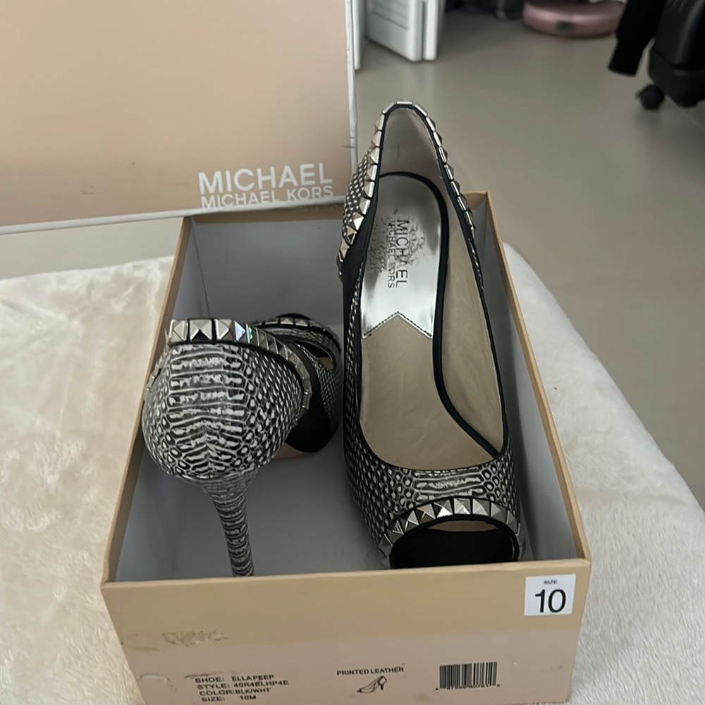 New condition size 10